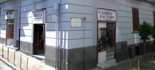 Shop showroom of the Cameo Factory De Paola, placed in Naples next to the wide historian of S.Martin, that represents the Neapolitan tradition of the workmanship of the cameo and the coral over that point of reference for the tourism of the city partenopea.